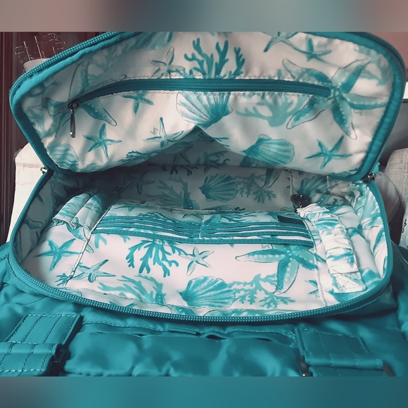 24HR SALE...EUC Lug Tracker XL Overnight Tote - Picture 12 of 16